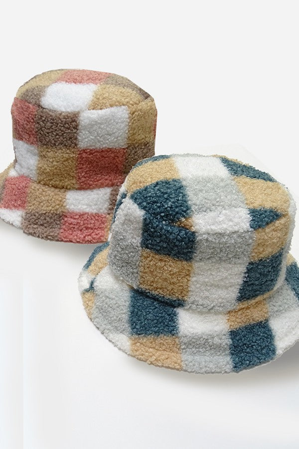 COLOR BLOCK PLUSH BUCKET HAT