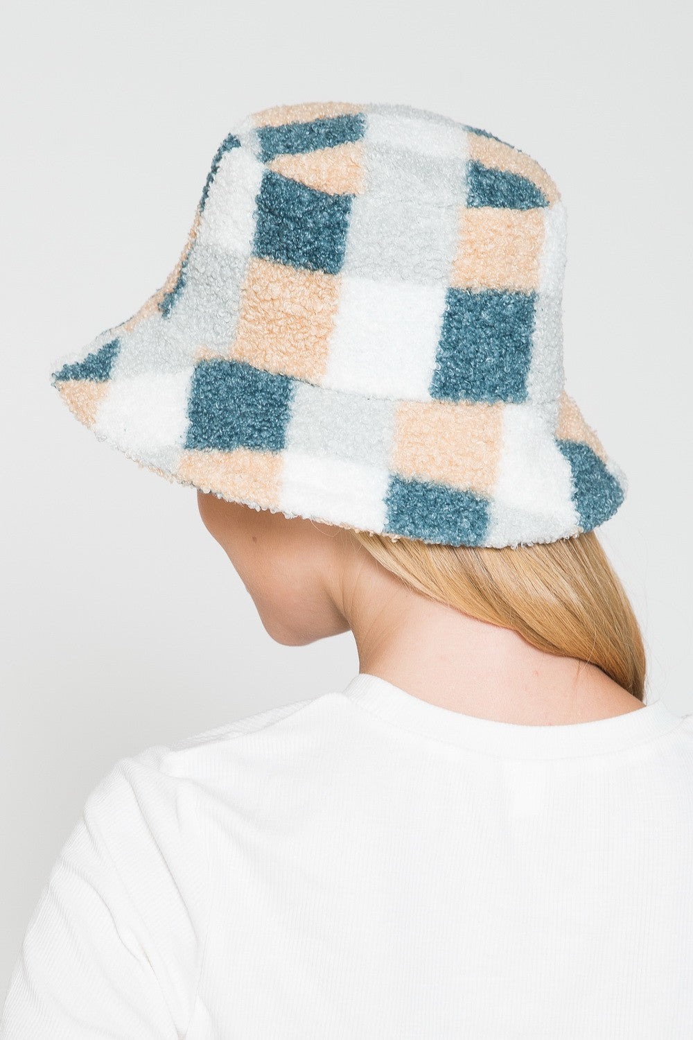 COLOR BLOCK PLUSH BUCKET HAT - Image 7