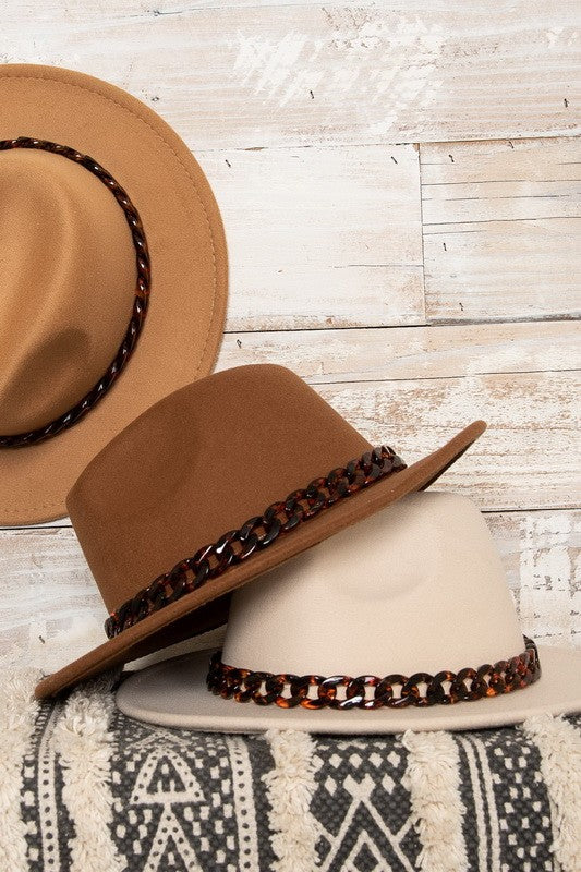 CLASSIC FEDORA HAT WITH TORTOISE CHAIN - Image 3